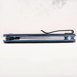 Нож WE Knife Saakshi, 20CV Black, Titanium Blue/Marble Carbon Fiber - складной туристические ножи из стали Нож WE Knife Saakshi, 20CV Black, Titanium Blue/Marble Carbon Fiber - складной туристические ножи из стали